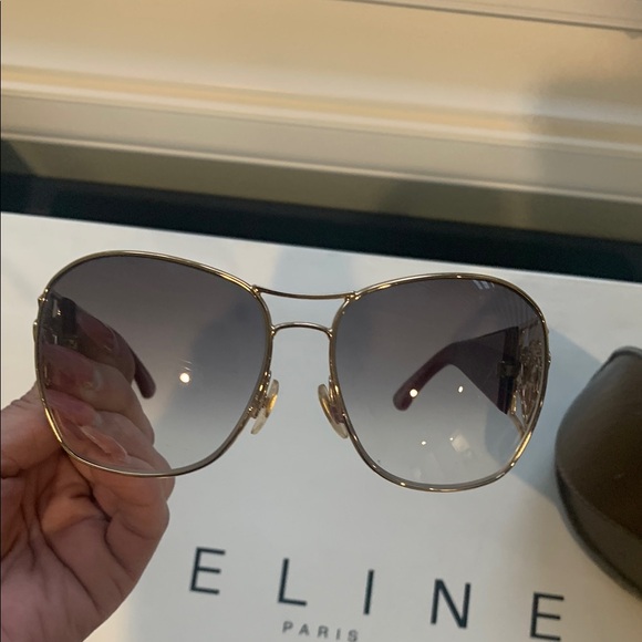 Gucci red sunglasses in used but excellent condition. - Picture 2 of 6